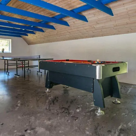 16 Person Holiday In בית נופש