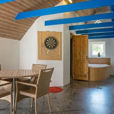 16 Person Holiday In בית נופש